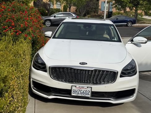 Used 2019 Kia K900 Luxury AWD/4WD image 1