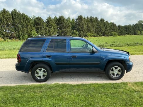 Used 2005 Chevrolet TrailBlazer LS w/ LS Preferred Equipment Group AWD/4WD image 5