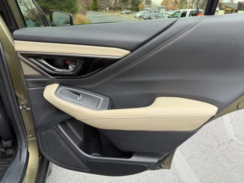 Used 2021 Subaru Outback Limited image 12