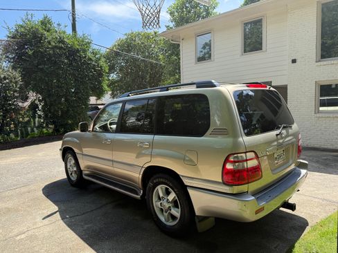 Used 2005 Toyota Land Cruiser AWD/4WD image 2