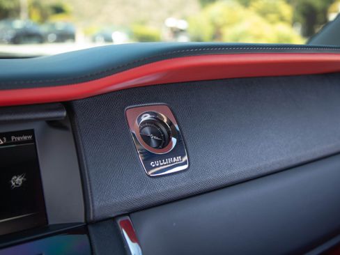 Used 2020 Rolls-Royce Cullinan image 11