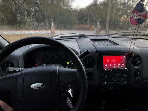 Used 2005 Ford F150 XLT image 1