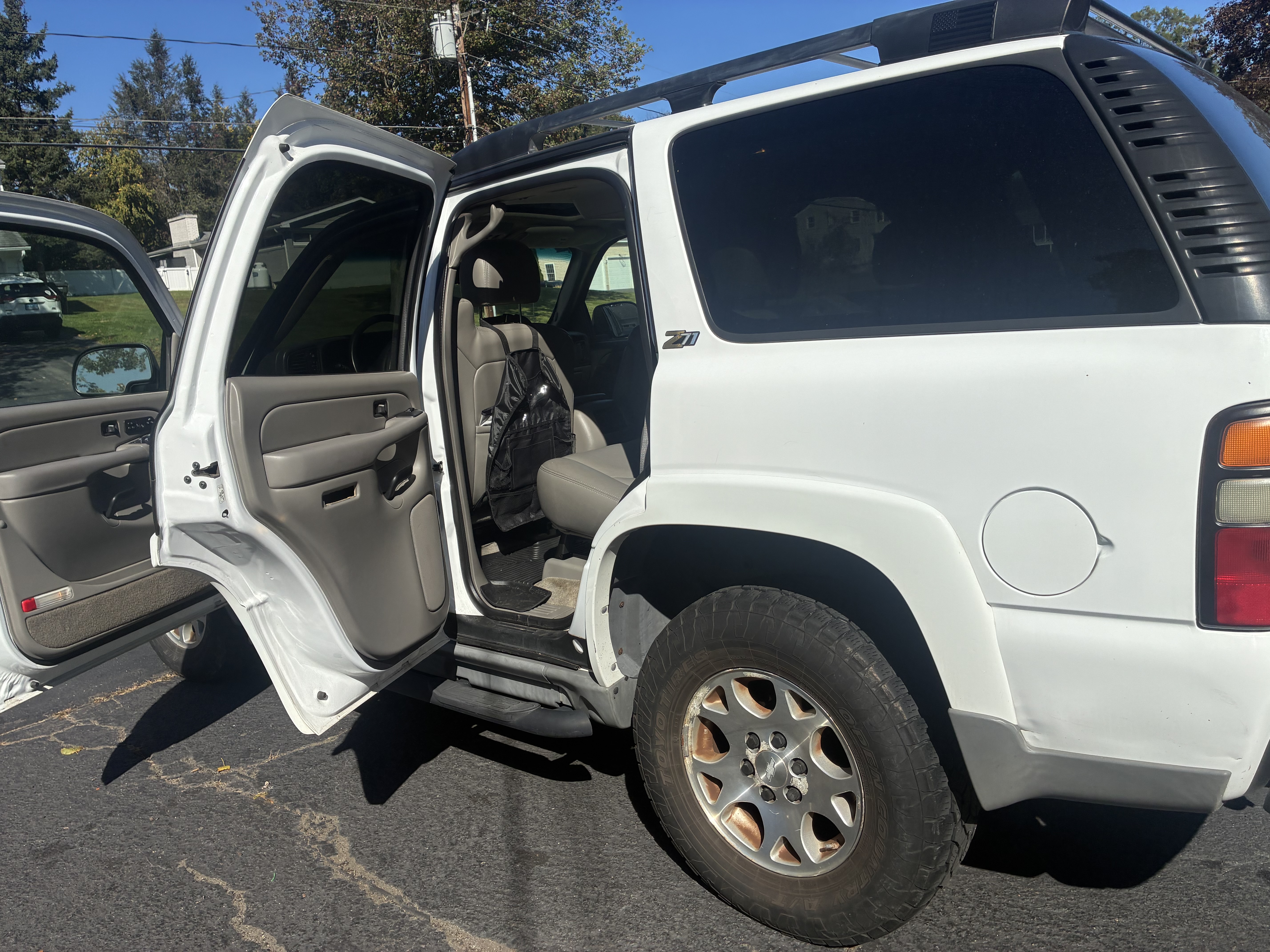 Used 2004 Chevrolet Tahoe Z71 w/ Z71 Preferred Equipment Group AWD/4WD image 9