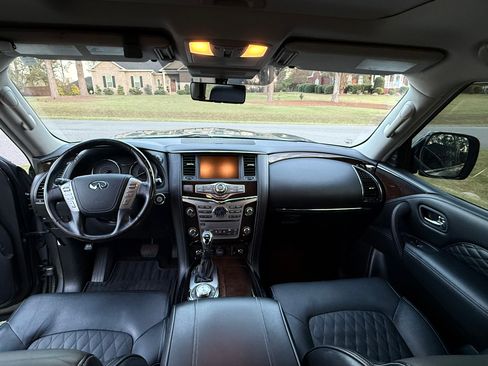 Used 2018 INFINITI QX80 Sport Utility 4D w/ Deluxe Technology Package image 10