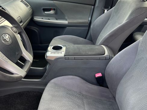 Used 2014 Toyota Prius V Three image 13