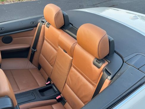 Used 2012 BMW 335i Convertible image 10