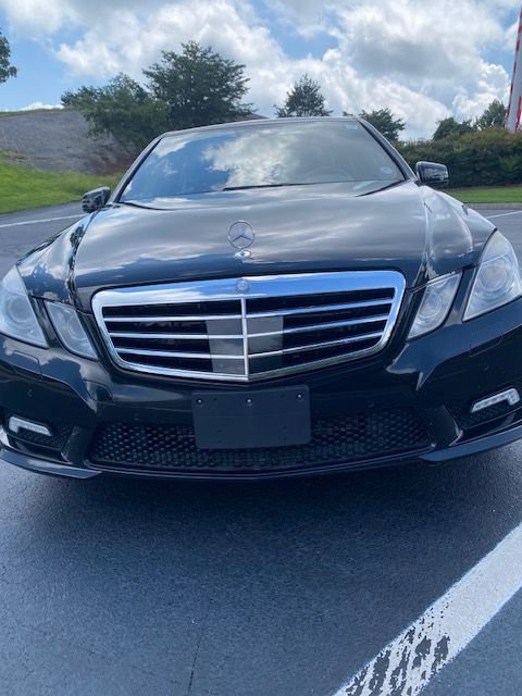 Used 2010 Mercedes-Benz E 550 4MATIC Sedan image 1