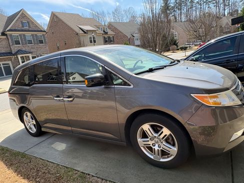 Used 2012 Honda Odyssey Touring image 2