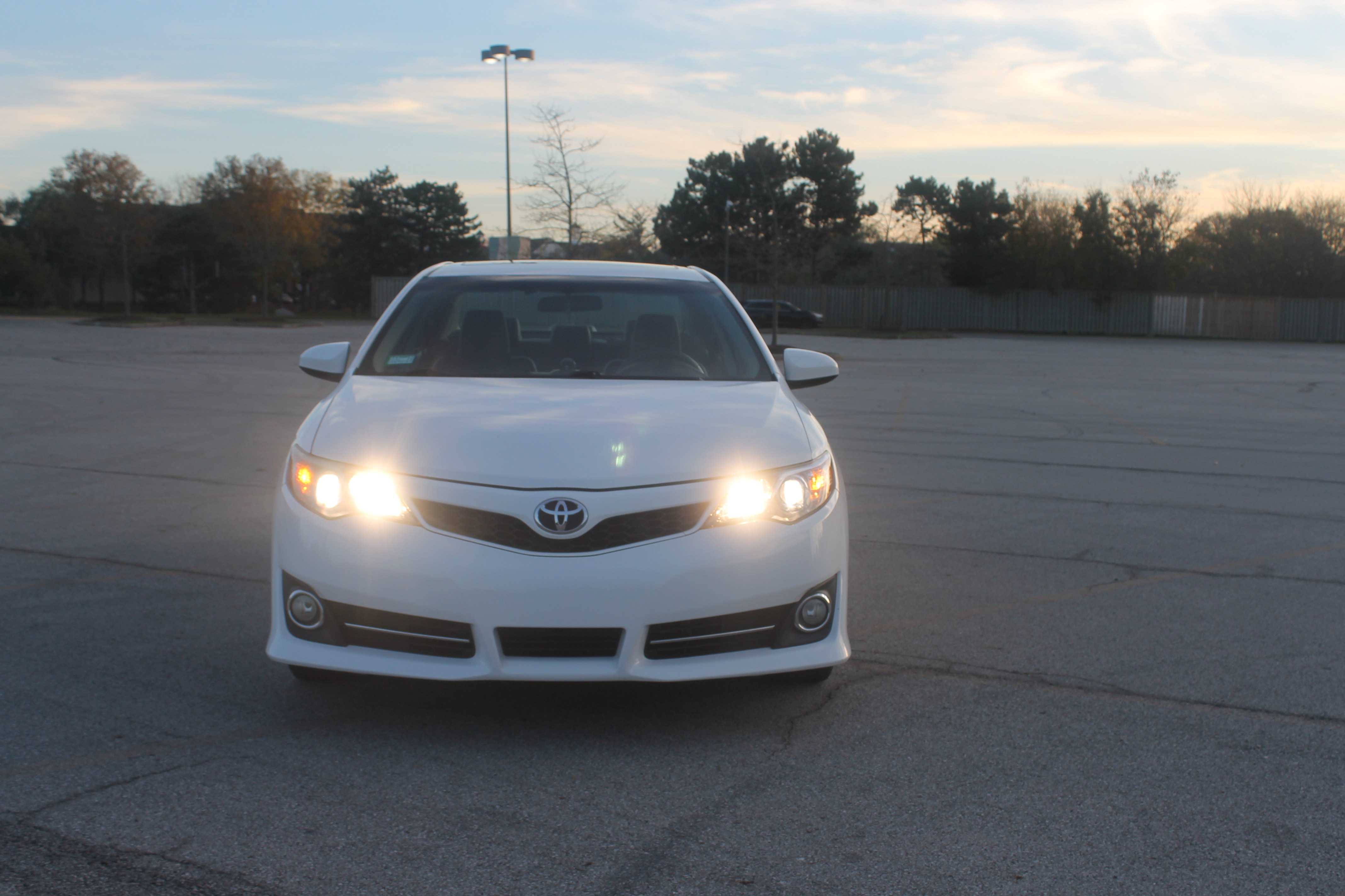 Used 2012 Toyota Camry SE FWD image 9