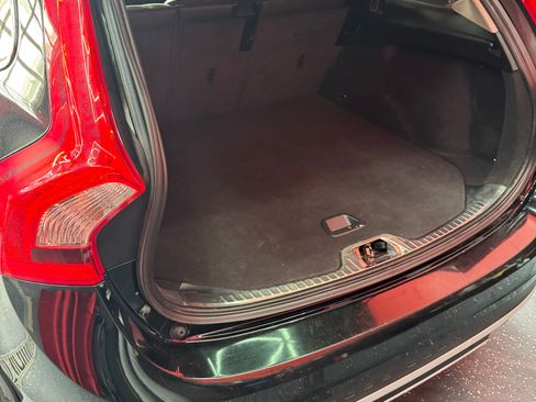 Used 2018 Volvo V60 T5 Cross Country w/ Convenience Package image 5