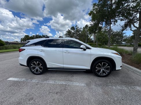 Used 2019 Lexus RX 450hL Premium w/ Premium Package image 2