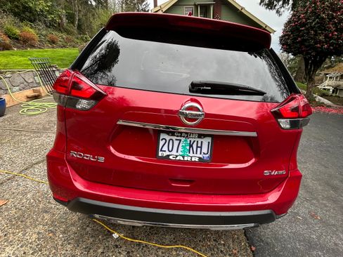 Used 2017 Nissan Rogue SV w/ SV Premium Package image 6