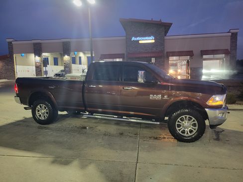 Used 2015 RAM 2500 Laramie image 2