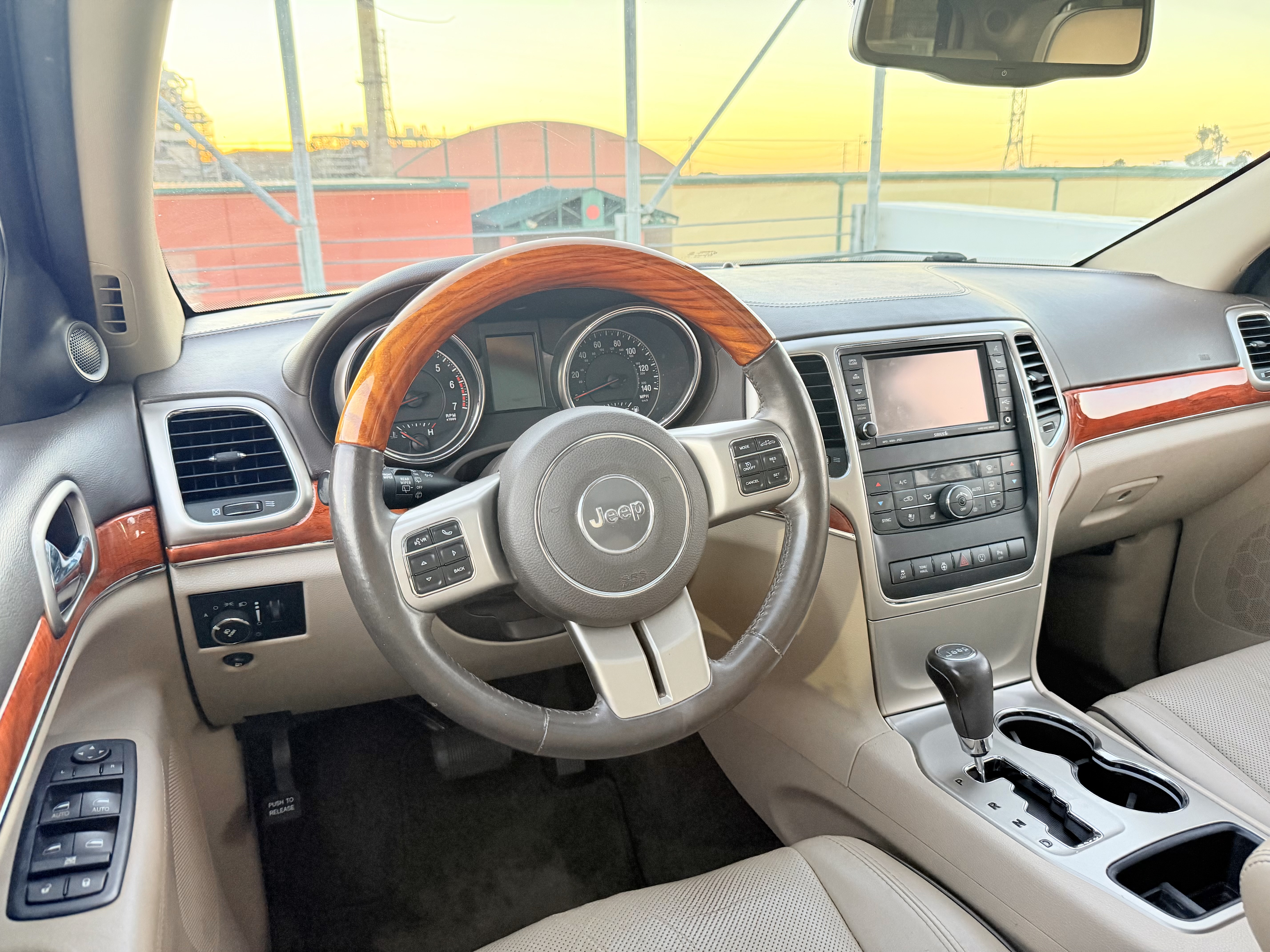 Used 2013 Jeep Grand Cherokee Overland w/ Advance Technology Group RWD image 8