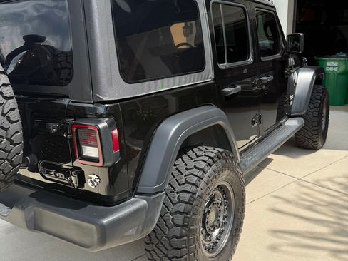 Used 2018 Jeep Wrangler Unlimited Sport AWD/4WD image 9