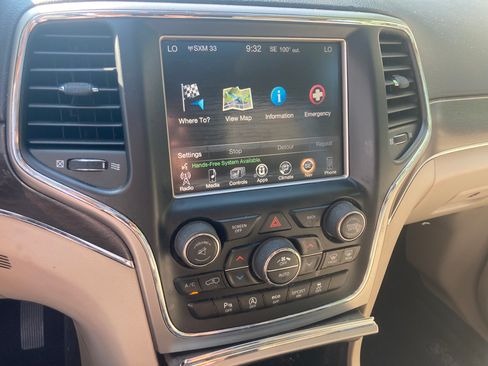 Used 2017 Jeep Grand Cherokee Limited AWD/4WD image 9