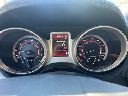 Used 2019 Dodge Journey SE image 12