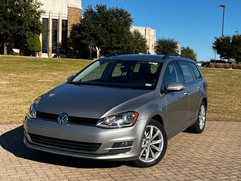 Used 2017 Volkswagen Golf SE image 6