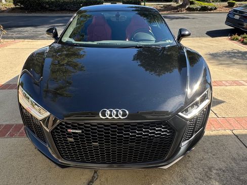 Used 2018 Audi R8 V10 w/ Premium Package image 1