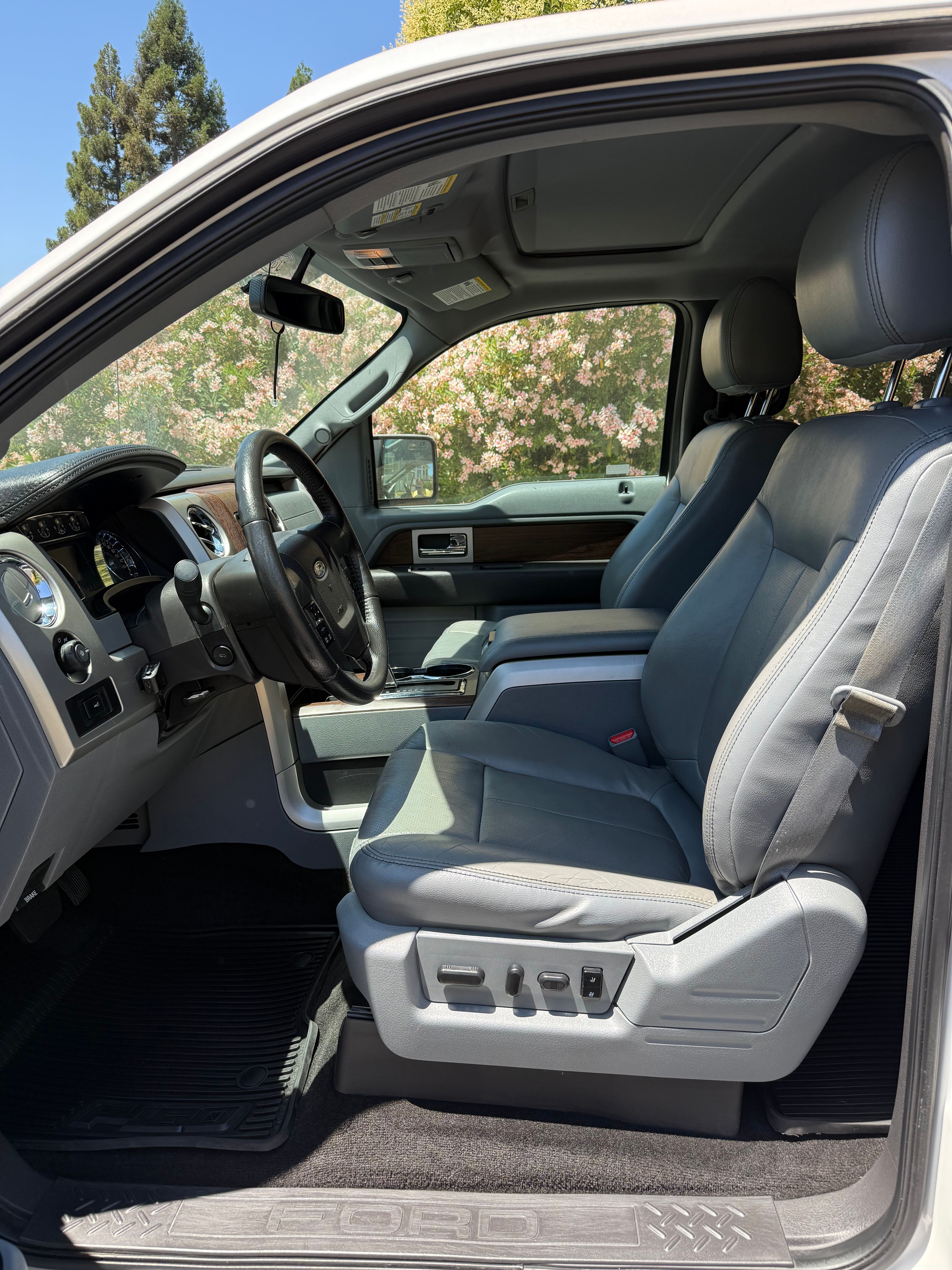 Used 2013 Ford F150 Lariat w/ Luxury Equipment Group AWD/4WD image 5