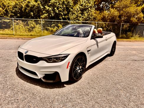 Used 2018 BMW M4 Convertible image 8
