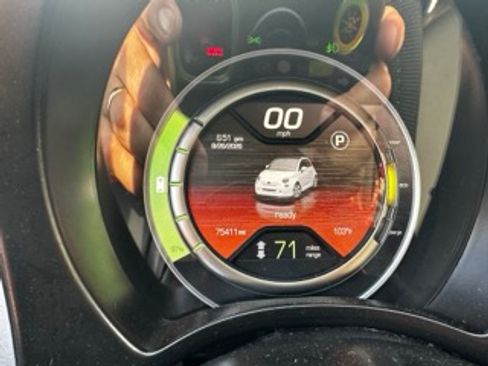 Used 2014 FIAT 500 e FWD image 13