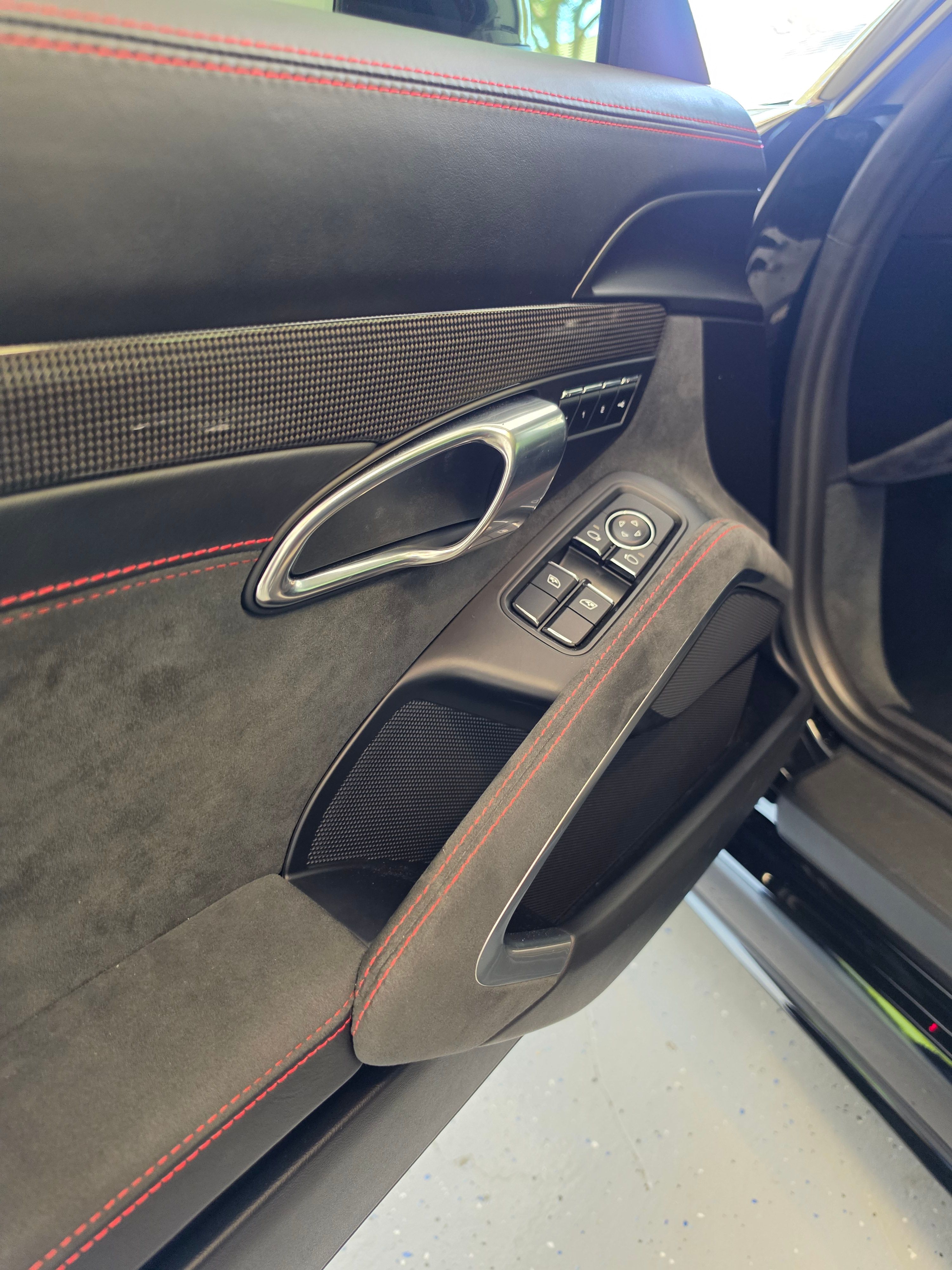Used 2018 Porsche 718 Cayman GTS RWD image 22