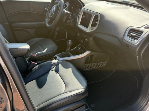 Used 2021 Jeep Compass Latitude image 4