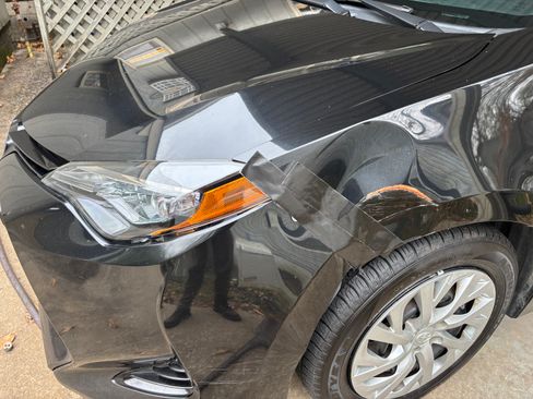 Used 2018 Toyota Corolla LE image 2