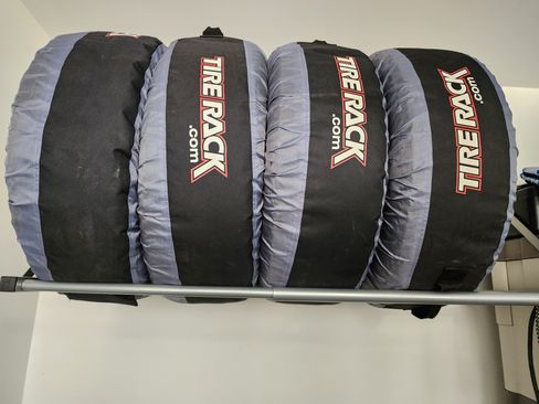 Used 2019 Chevrolet Bolt Premier w/ Infotainment Package image 17