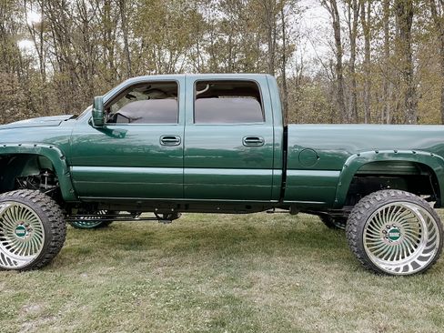 Used 2004 Chevrolet Silverado 2500 W/T w/ Skid Plate Package AWD/4WD image 9