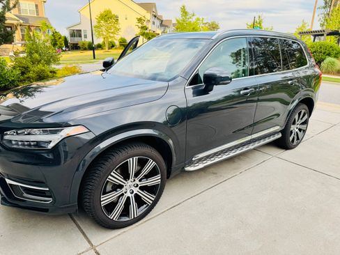 Used 2021 Volvo XC90 T8 Inscription w/ Lounge Package AWD/4WD image 2