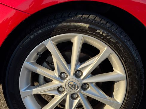 Used 2012 Toyota Prius V Five FWD image 4