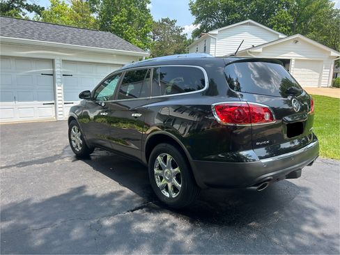 Used 2009 Buick Enclave CXL w/ Entertainment Package #4 image 8