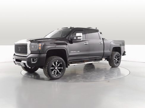 Used 2015 GMC Sierra 2500 Denali image 1