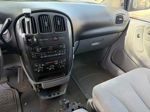 Used 2006 Dodge Grand Caravan SXT image 9