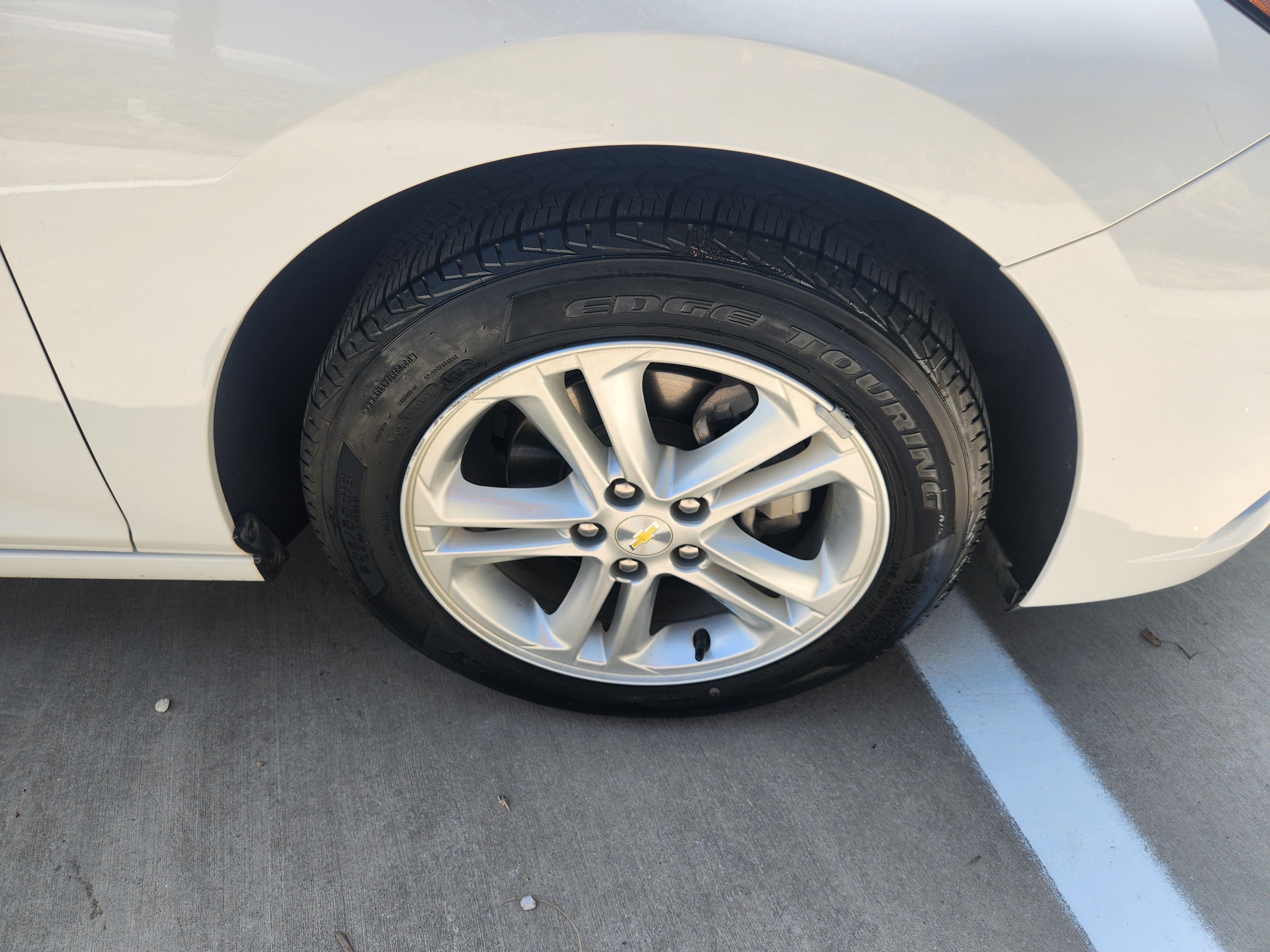 Used 2017 Chevrolet Cruze LT FWD image 13