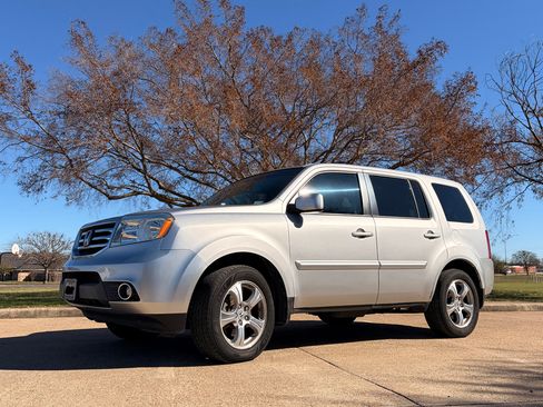 Used 2014 Honda Pilot EX image 2