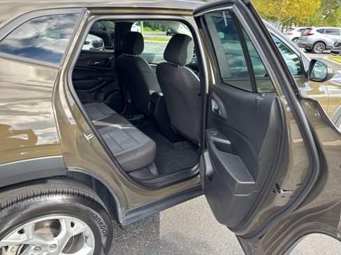 Used 2024 Chevrolet Trax LS w/ LS Convenience Package image 14