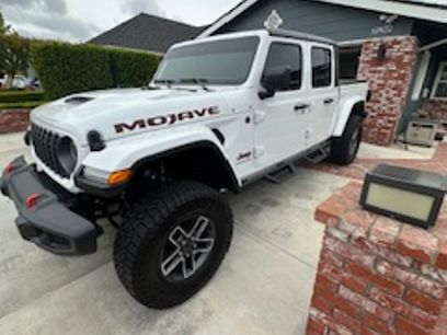 Used 2025 Jeep Gladiator Mojave w/ Convenience Group