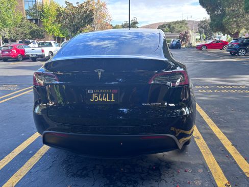 Used 2021 Tesla Model Y Long Range AWD/4WD image 6