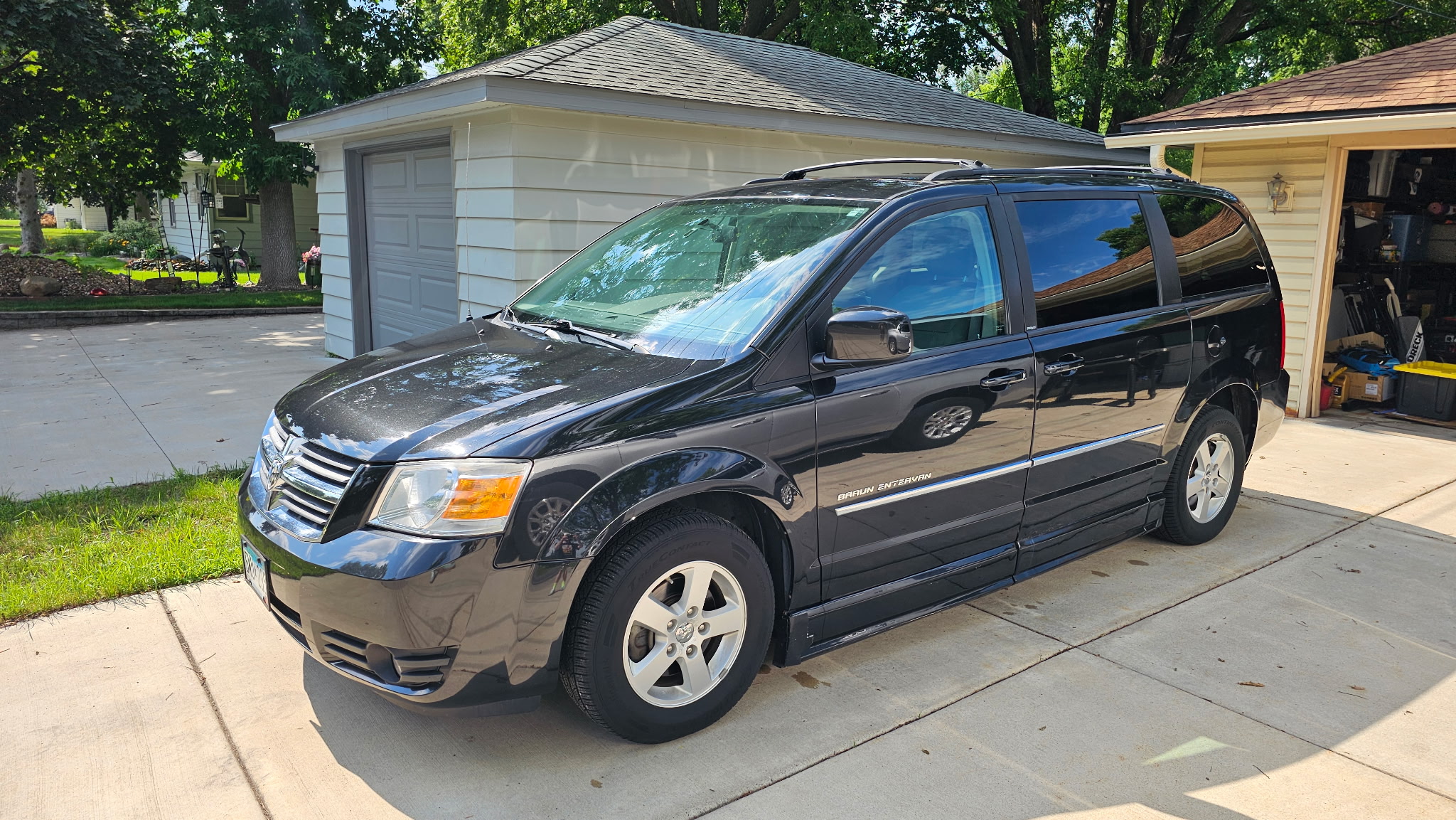 Used 2010 Dodge Grand Caravan SXT FWD image 16