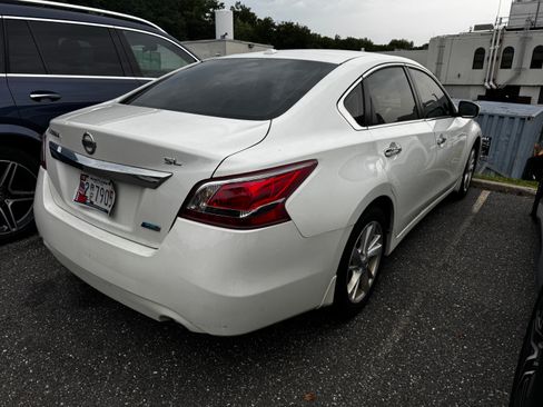 Used 2013 Nissan Altima 2.5 SL w/ Technology Pkg FWD image 6