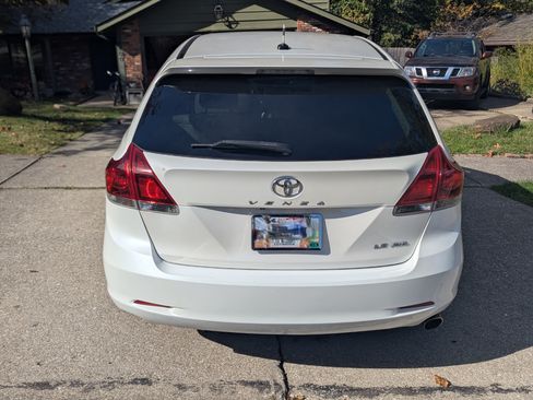 Used 2015 Toyota Venza LE image 16