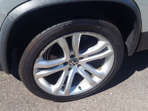 Used 2012 Volkswagen Tiguan SEL image 13