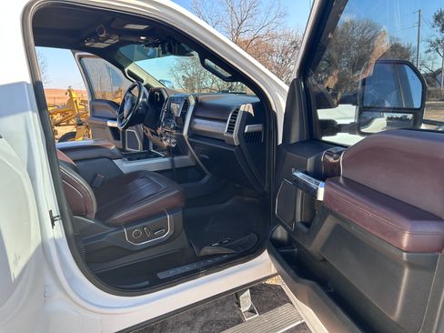 Used 2017 Ford F350 Platinum w/ FX4 Off-Road Package image 13