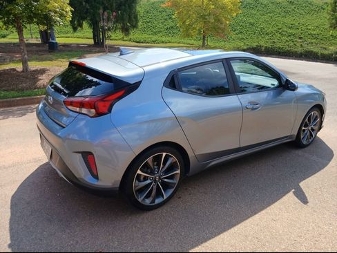 Used 2020 Hyundai Veloster 2.0 Premium image 4