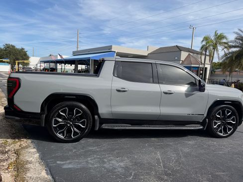 Used 2024 GMC Sierra EV Denali image 5