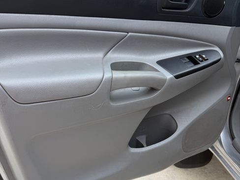 Used 2015 Toyota Tacoma 4x4 Access Cab V6 w/ SR Package image 9