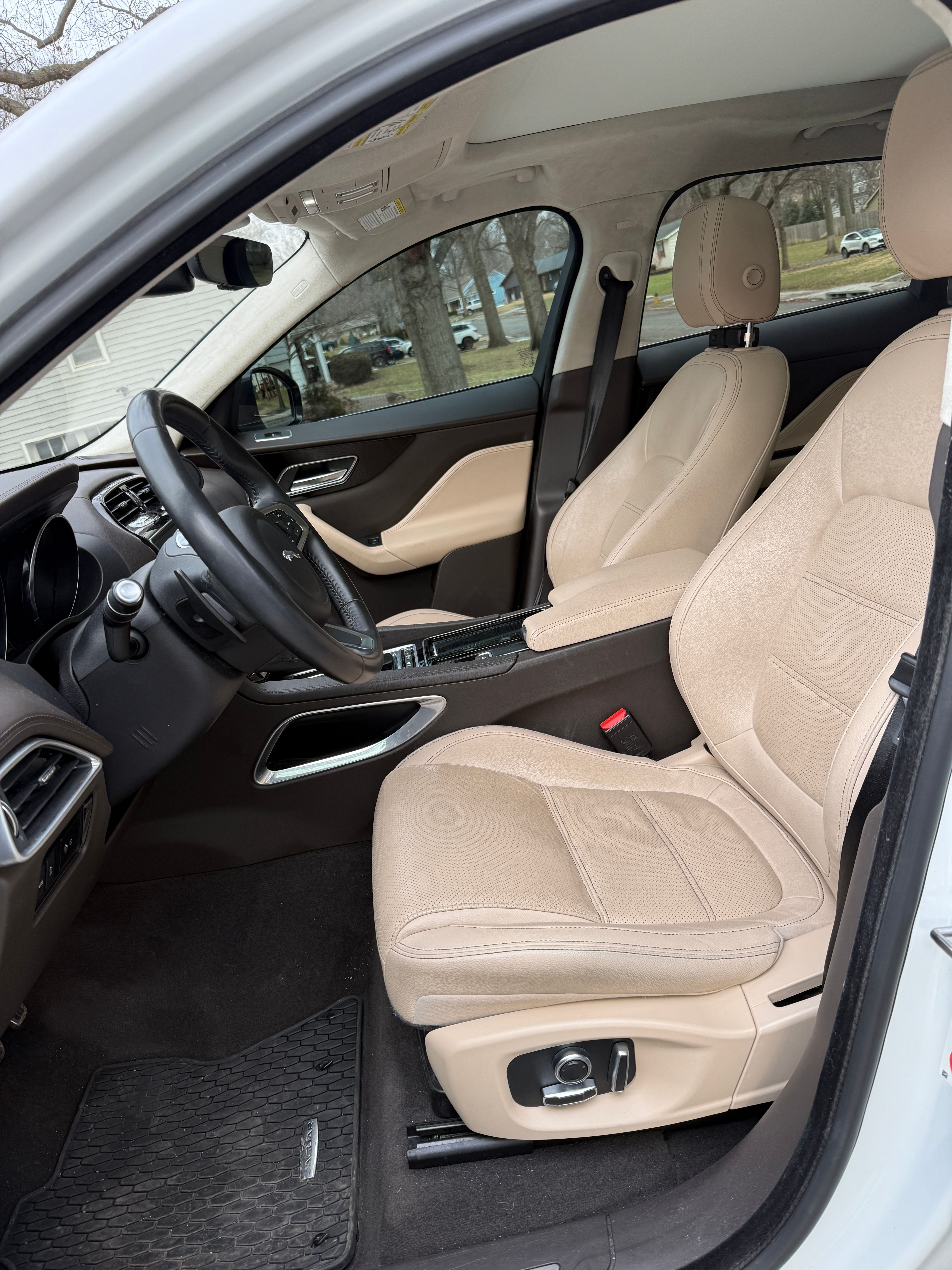 Used 2019 Jaguar F-PACE Prestige AWD/4WD image 11